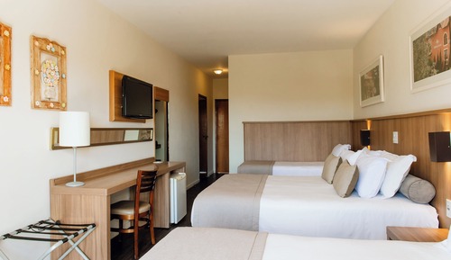 Deluxe Triple Connecting Room