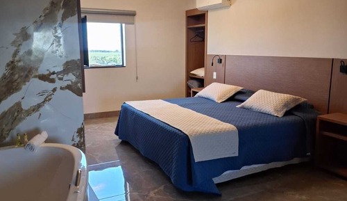 Deluxe Suite, City View