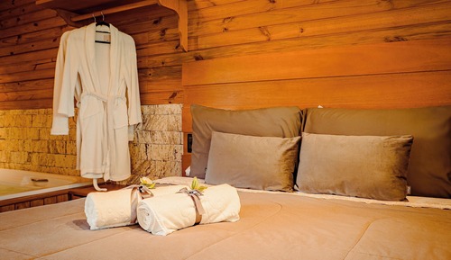 Exclusive Cabin (1)
