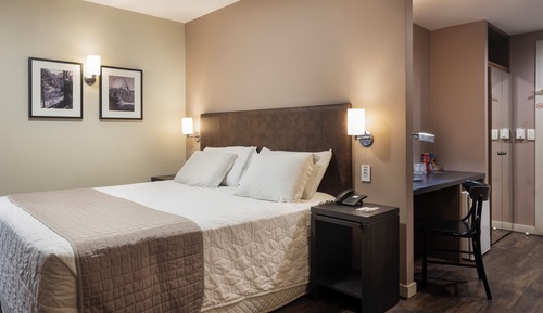 Deluxe Room, Multiple Beds, City View