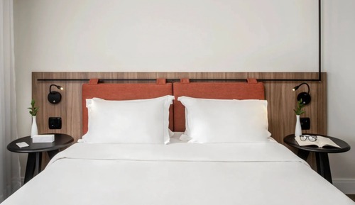 Premium Casal - 1 Cama King e 1 Sofá Cama