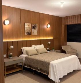 Deluxe Queen Suite