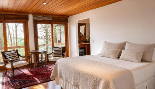 Suite with Garden View