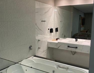 Deluxe Suite with Spa Bath