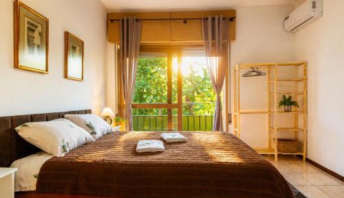 Three-Bedroom Apartment with Balcony