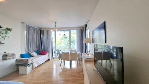 Apartment with Garden View
