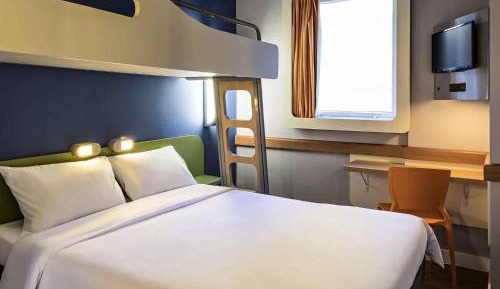 Standard Double Room with One Bunk Bed