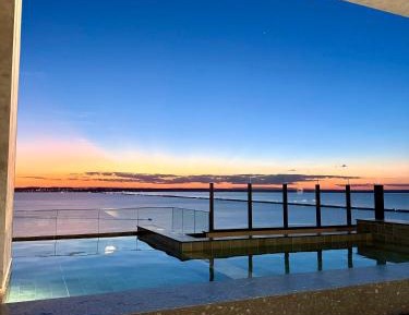 Apartment with Lake View