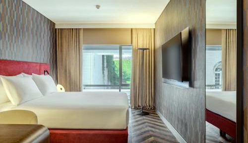 Executive King Room with One King Bed