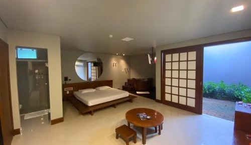 Studio with Spa Bath