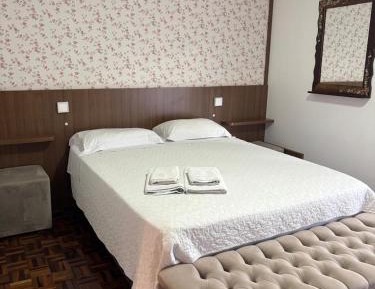 Deluxe Queen Suite
