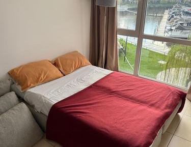 One-Bedroom Apartment with Lake View
