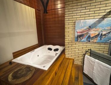 Deluxe Suite with Spa Bath