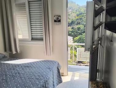 Apartment with Mountain View