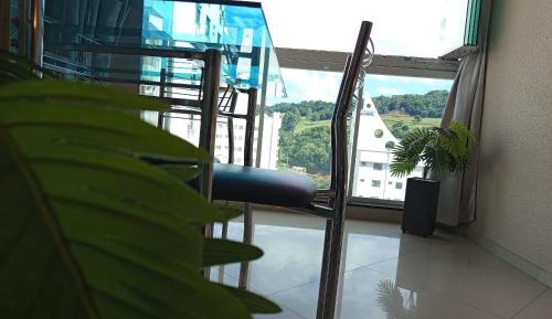 Apartment with Mountain View