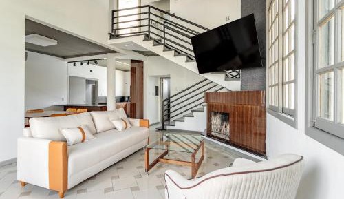 Seven-Bedroom House