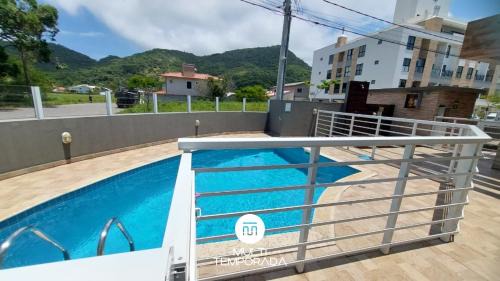 Apartment with Pool View 