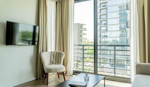 One-Bedroom Apartment with View