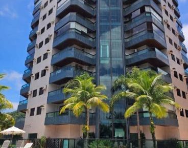 Two-Bedroom Apartment with Balcony and Sea View