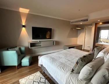 Deluxe King Suite