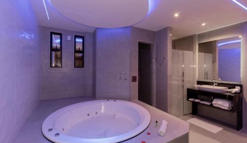 Suite with Spa Bath