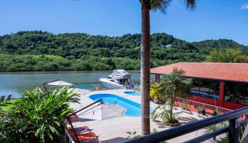 Premium Triple River View Suite