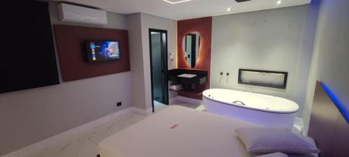 Suite with Hot Tub