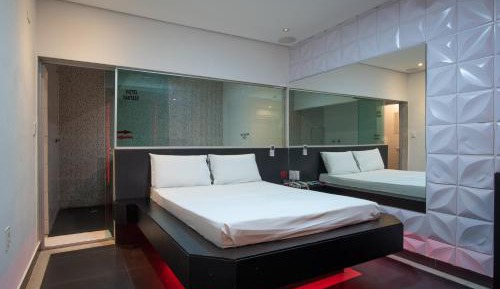Deluxe Suite with Spa Bath