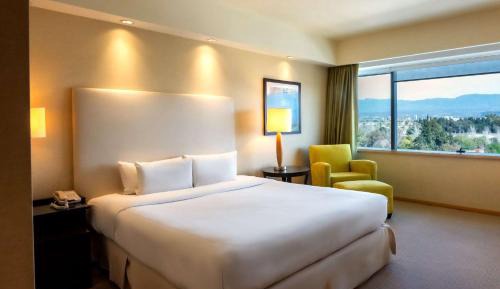 Executive King Room with Mountain View