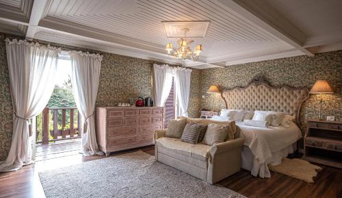 Suite with Hot Tub