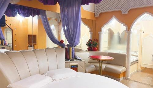 Deluxe Suite with Spa Bath