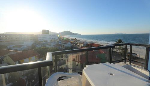 One-Bedroom Apartment with Balcony