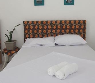 Basic Triple Room with Shared Bathroom