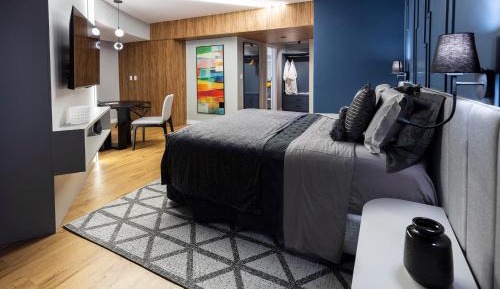Deluxe Suite with Spa Bath