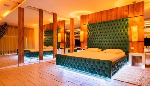 Deluxe King Suite