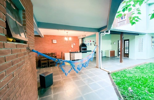 Carapicuiba House | Casa com espaço gourmet, home office e 3 suítes - Granja Viana