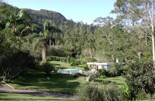 Teresopolis Cottage | Beautiful house with 9.000m2 of gardens, wifi, 4 suites and near Golf - 06 bedrooms