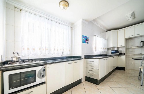 Centro Apartment | 3 Bedroom apt 100m fr/the Central Beach BC Edg401