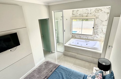 Tifa Monos House | Casa luxuosa De Piscina e Hidromassagem