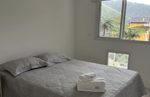 Itaipava Apartment | Charmosa Cobertura Duplex em Itaipava. Acomoda até 07 Pessoas