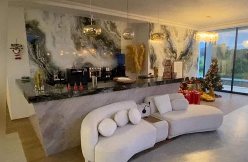 Caravelas House | Stunning 5 suite House with Swimming Pool and Lake