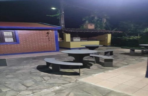 Tiradentes Cottage | Casa Tipo Chalet Alto Padrão, Centro com 2 Vagas de Garagem