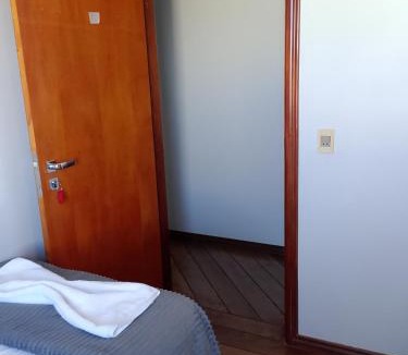 Rio Verde Apartment | Quarto 34 privativo no centro no apartamento río verde
