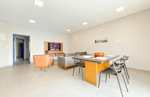 Novo Horizonte Apartment | Apê no centro, 2 qtos, 2 banh, 3 camas, ar, 1 vaga
