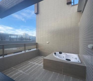 Jardim Oceania Apartment | Duplex com Jacuzzi Privativa: O Escape Perfeito