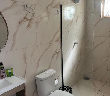 Ponta Pora Apartment | Quarto kitnet n 03 completo, banheiro, cozinha e garagem