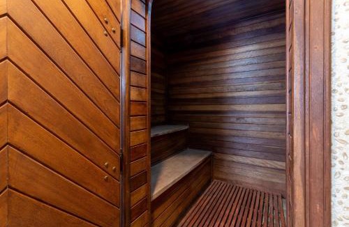 Carapicuiba House | 5 qts: futebol, tênis, sauna e boate a 30min de SP