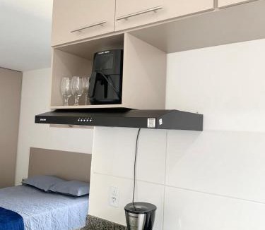 Barbacena Apartment | Studio moderno com cozinha completa e Wi-Fi centro