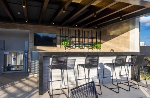 Bigorrilho Apartment | Batel Studio Rooftop Pool, Jacuzzi & Gym