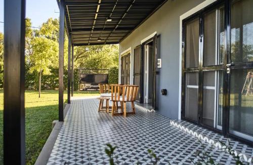San Nicolas de los Arroyos Apartment | Moderna Casa Quinta con Pileta, Parrilla y Galería